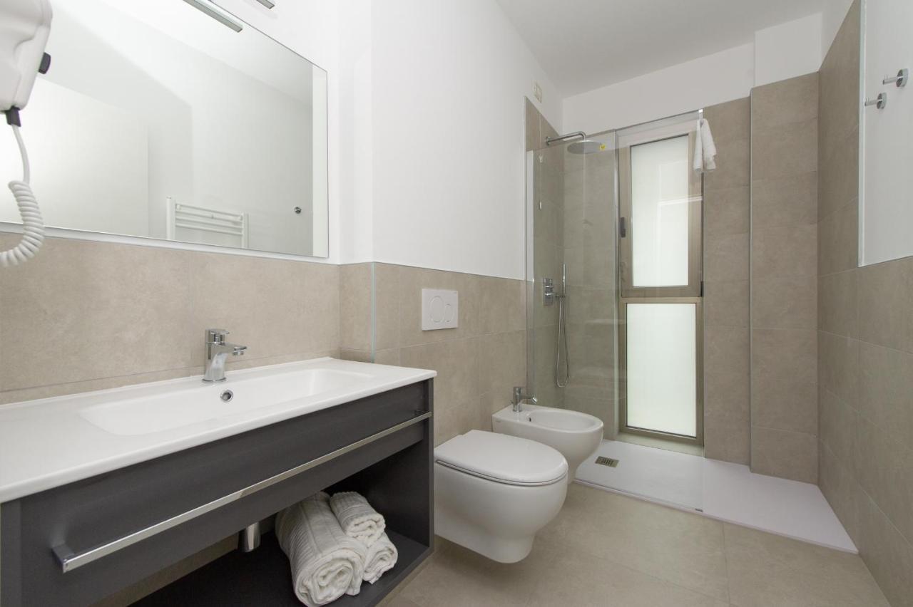 Ariston Teatro Luxury Aparthotel Grado Exteriör bild